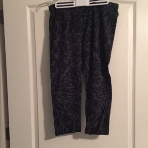 Black Capri Leggings w Gray Paint Splatter Print